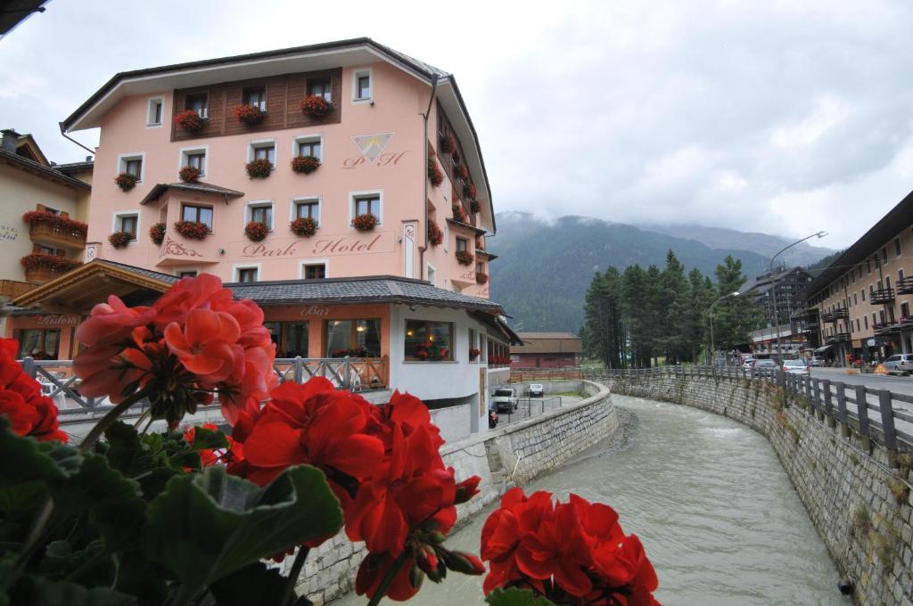 Park Hotel Санта-Катерина-ди-Вальфурва Экстерьер фото